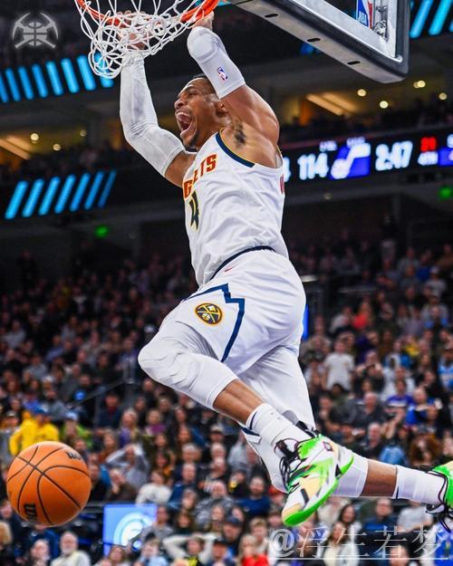 威少接球迅猛加速 拉杆上篮完成2+1 威少接球迅猛加速 拉杆上篮完成2+1